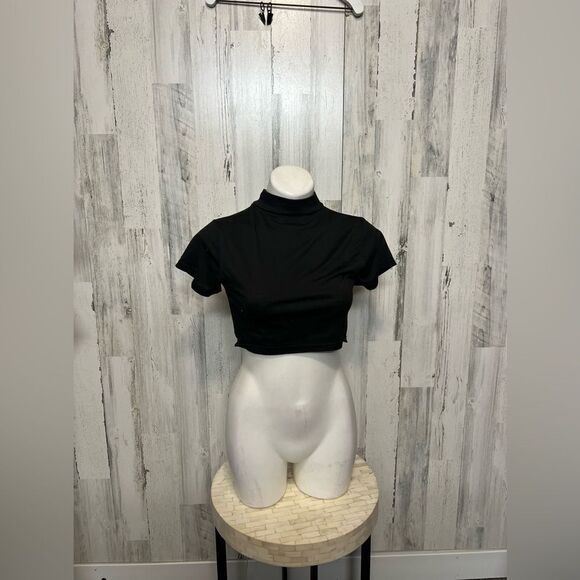 Black crop top - Picture 1 of 6